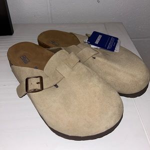 NWT Birkenstock Bostons - Soft Footbed